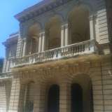 Villa De Grecis- Elegante facciata dai colori tenui con tre arcate
